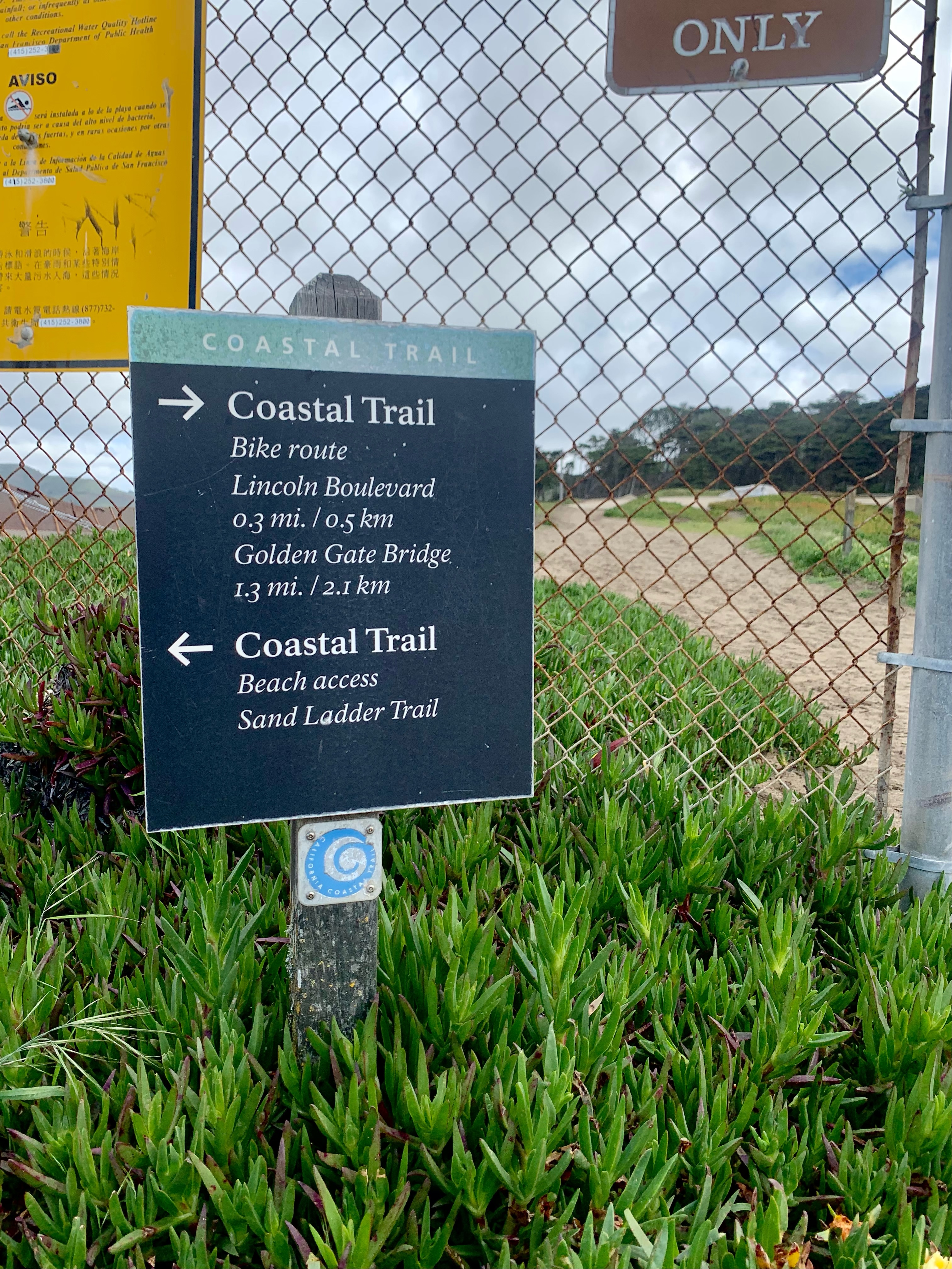 hiking trail sign at baker beach san francisco