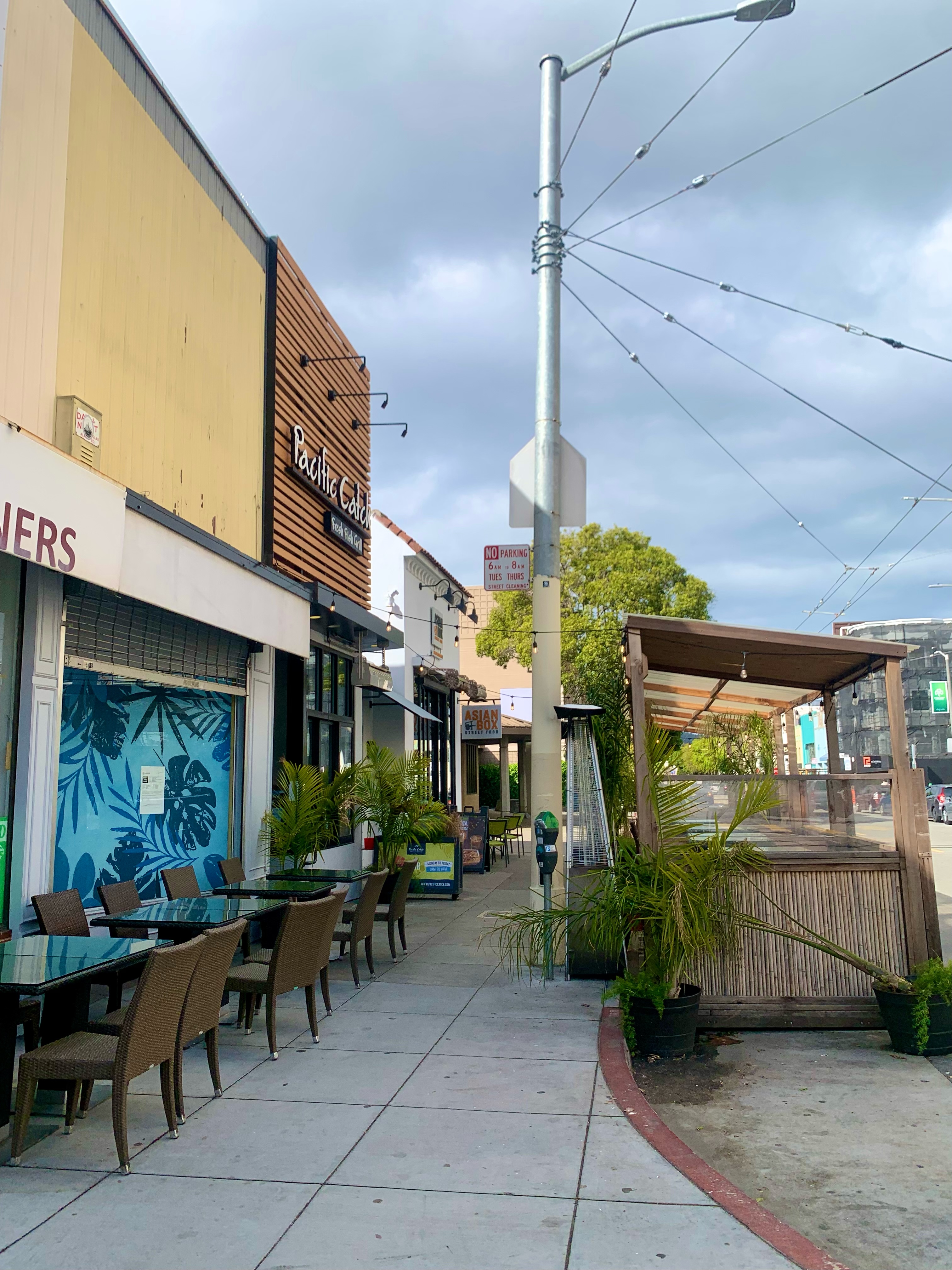 outdoor dining on Chestnut Street in San Francsico